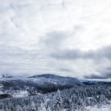 Winter Landscape from Top of Mountain in Canada, Quebec TOP 5 destinații pentru vacanța de iarnă 2023/2024