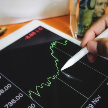 Investiția în acțiuni – ce înseamnă tranzacționarea acțiunilor?