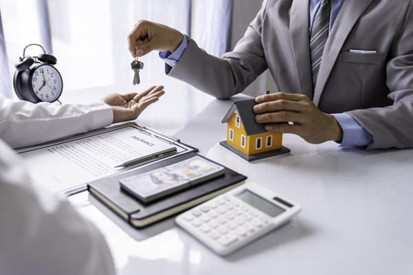 agenie-imobiliara_1 Comisionul agenției imobiliare: Tot ce trebuie să știi pentru a realiza o tranzacție avantajoasă