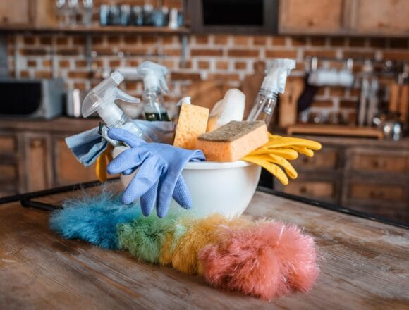 emr-clean-curatenie-generala_resized Curățenia de primăvară: Sfaturi pentru o casă impecabilă și un aer proaspăt