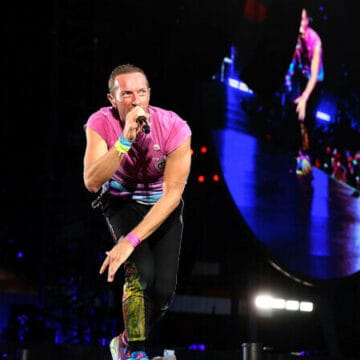 Al doilea concert Coldplay la București – lecție de toleranță în aplauzele publicului. Babasha a urcat din nou pe scenă