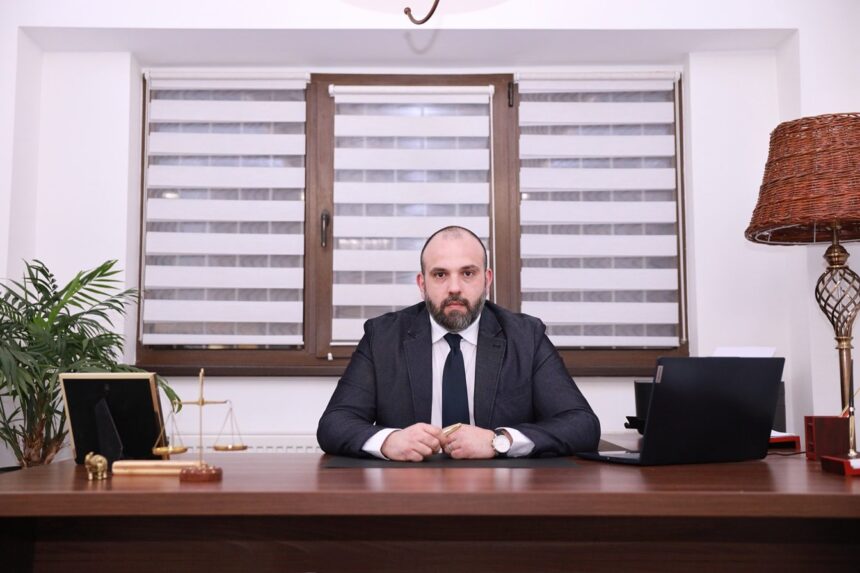 Avocat Lupu Alexandru Cosmin în biroul cabinetului din Focșani Avocat Lupu Alexandru Cosmin în biroul cabinetului din Focșani